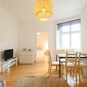 Living 1090 Vienna